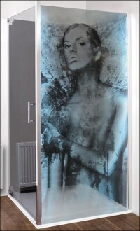 Sprinz-Duschabtrennungen mit Laserinnengravur und LED