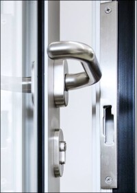 Neue Geze-Fluchttürverriegelung: panik-, einbruch-, vandalismus-, sabotagesicherer