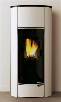 Pelletofen auf Italienisch und per Smartphone fernbedienbar