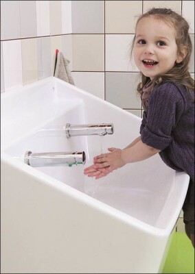 Waschrinne mit 2 Waschplätzen speziell für Kindertagestätten