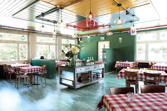 Restaurant «Waldesruh di Daniele», Bauwerk Parkett Unopark Vintage Edition, Eiche, Green Intense, matt versiegelt © Bauwerk Parkett AG