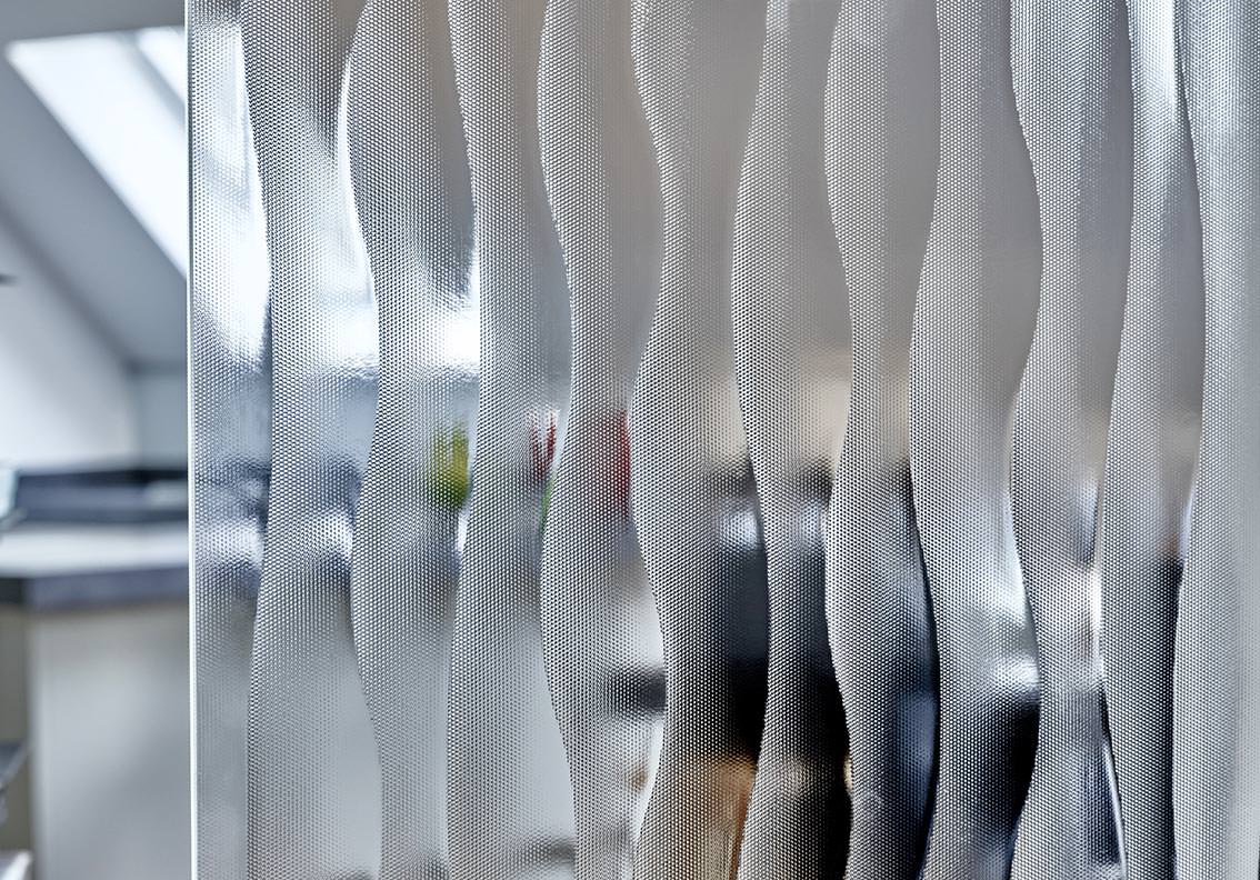 Fluid: Neues Designglas spielt mit Transparenz und Transluzenz, Tiefe