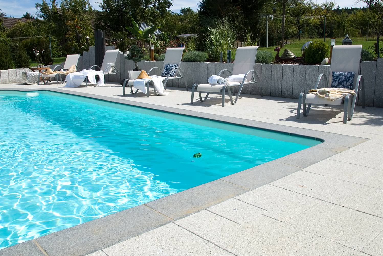 Darf Man Mit Pflaster Ins Schwimmbad Pool-Platte: Rastergleiche Einbindung von Schwimmbecken in Pflasterflächen