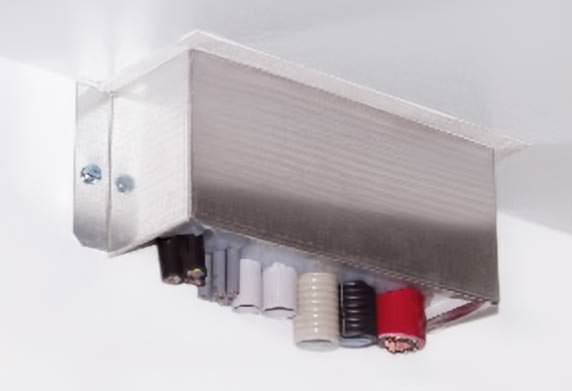 Kabelabschottung auch zum Nachrüsten mit neuer, dreiseitiger Kabelbox