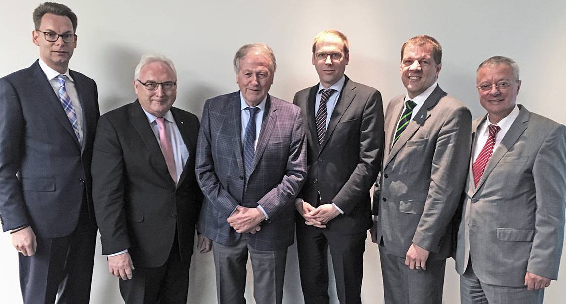 BDH-Vorstand: Dr. Frank Herrmann, Manfred Greis, Siegfried und Thomas Weishaupt, Dr. Carsten Voigtländer, Vaillant, Andreas Lücke