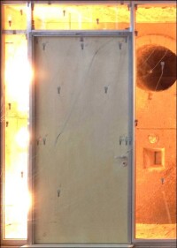 Geprüft und für sicher befunden: T30-Holztür in einer Feco-F30-Systemtrennwand