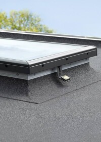 Velux Flachdach-Fenster jetzt auch mit Flachglas-Abschluss