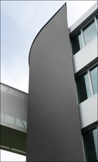 Besonders widerstandsfähige und dunkle WDVS-Fassade à la Alligator