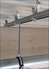 Trapezblechschiene von Walraven verspricht leichte Installationsarbeiten unter'm Hallendach