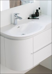 Palace: Neue asymmetrische Waschtische von Laufen mit Unterbaumöbel auf Maß