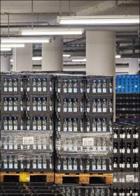 Schutzrohr-LED-Reflektorleuchte in T8-Länge mit einstellbarem Lichtstrom - per DIP-Schalter