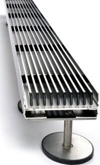 AquaDrain Shadowline: Designorientierte Drainrostauflage für Balkone und Terrassen