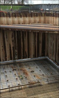 Wenn eine viergeschossige Tiefgarage neben einem Fluss in den Niederlanden abzudichten ist