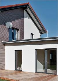 Zwischenstand: Knaufs biozidfreies MineralAktiv-Fassadensystem nach 5 Jahre immer noch algenfrei