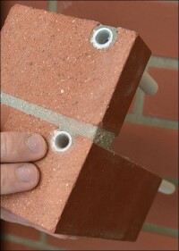 Neuer Energieklinker gewinnt solare Wärme über die Fassade