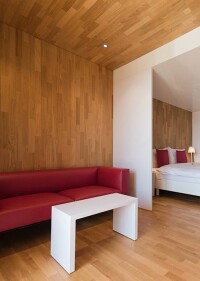 Echtholz-furnierte Brandschutzplatten von Europlac als schwerentflammbar klassifiziert