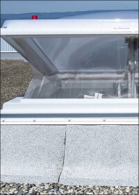 Insektenschutz für Lichtkuppeln über sensiblen Produktionsbereichen mit vertikaler(!) Barriere