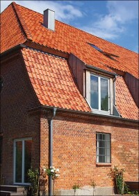 Salzbrand-Hohlpfannen für ein ehemaliges Kuhhaus mit neuer Bestimmung