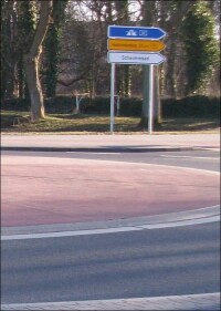 Straßenbau mit farbigem Verkehrsflächenbeton