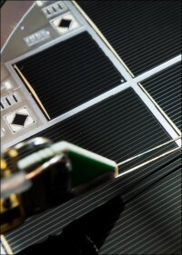 Neuer Wirkungsgradrekord für siliziumbasierte Mehrfachsolarzelle liegt bei 30,2%