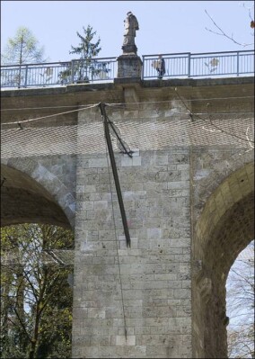 Suizid-Prophylaxe bei historischem Brückenbauwerk