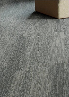 Touch of Timber: „textiler Holzboden“ von Interface mit kleinem CO₂-Fußabdruck