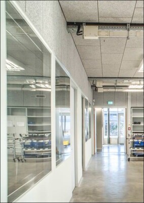 Flächenbündige und schalldämmende Innenverglasungen im Sinne der Lebenshilfe