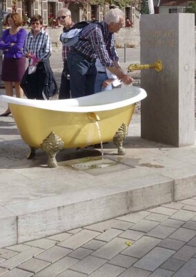 B 13 umgeleitet, Ortskern mit „Balthasars Badewanne“ und Naturstein nun verkehrsberuhigt