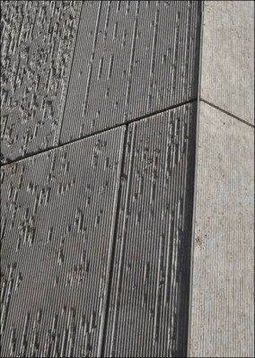 Naturstein trifft auf CNC-Steinmetze