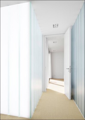 Transluzente Wärmedämmung verbindet - z.B. hell aber blickdicht zwei Baukörper