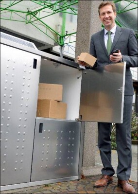 Paketschränke mit universellen Schließsystem erleichtern Zustellung und Retouren