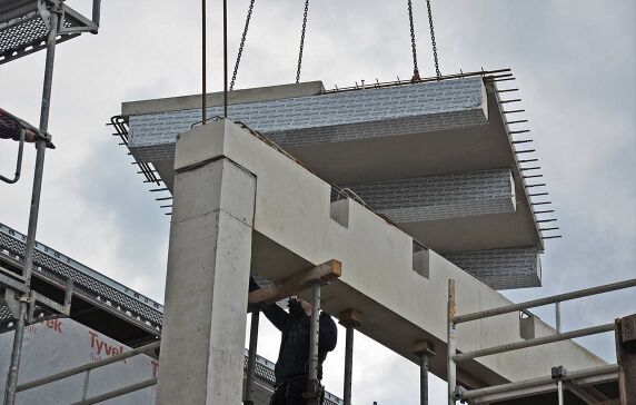 Bauteilschutz: Das Holz der Hybriddecken wird ebenfalls ab Werk mit einer Folie geschützt. 