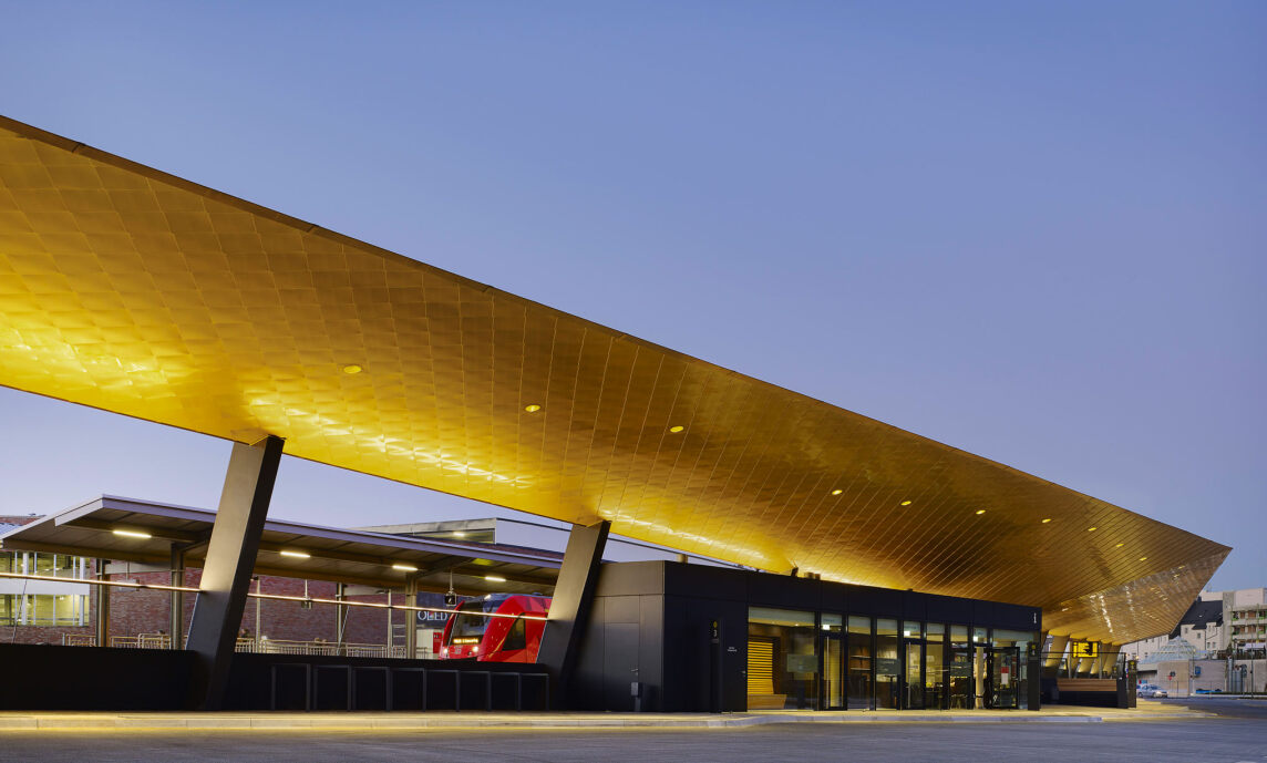 ZOB Busbahnhof Gummersbach - Lichtwerke GmbH (© Lukas Roth)