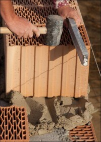 Neuer Planstein-Ergänzungsmörtel von Maxit kombiniert hohe Trag- mit guten Dämmfähigkeiten