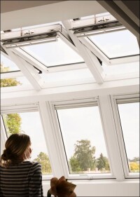 Tageslicht und Kopffreiheit: Velux macht mit „Panorama“ und „Raum“ Gauben Konkurrenz