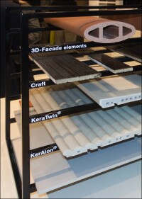 Keramik drängt an die Fassade