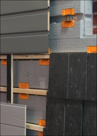 SlimFort: VHF-Dämmplatte von IsoBouw, vorbereitet zur Aufnahme der Fassadenbekleidung