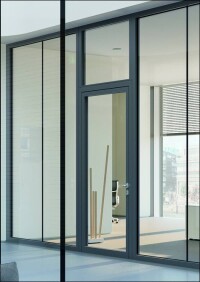 Brandschutzverglasung NovoFire Glass mit NovoFire T30 Glastür kombinierbar