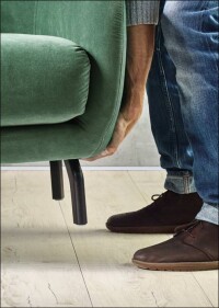 Egger Design<sup>+</sup> Flooring, ein Holzwerkstoffboden mit TPU-Deckschicht und SelfRepair-Effekt