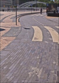 Stilvolle Straßengestaltung in Kopenhagen mit farbig abgestimmten Pflaster-Klinkern