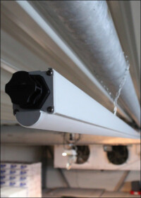 Licht in der eisigen Dunkelheit eines Tiefkühlhauses