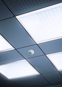 Modular aufgebautes, smartes Beleuchtungs-System à la Esylux - optional mit biologisch wirksamem Licht