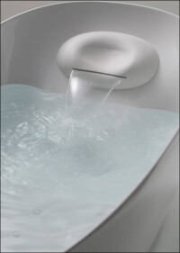 Schwerelos baden: Wie Toto ein gesundheitsförderndes und meditatives Badeerlebnis erreicht