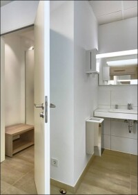 Besonderer Service für Mitarbeiter: freundliche Sanitärräume mit Frisier- und Duschgelegenheit