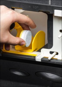 Viega Unterputz-Spülkästen mit Einwurfschacht für WC-Reinigungstabs - auch nachrüstbar