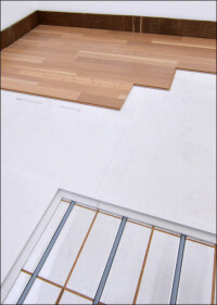 Zwei Norit-Flächenheizsysteme für Bestandsumbauten auf Polystyrol- bzw. Holzweichfaser-Basis