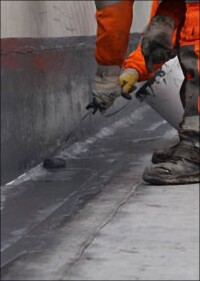 Eis und heiß: Parkhaus-Sanierung bei -5°C mit Gussasphalt und Flüssigkunststoff