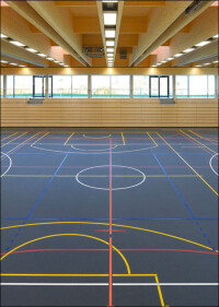 Sporthalle Stadtbergen mit tiefer gelegtem Spielfeld und schwarzem DLW Linoleum