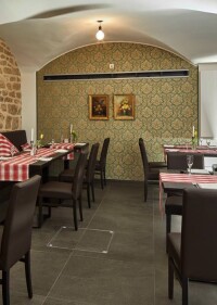 Fliesen von Agrob Buchtal bereiten Sternekoch in altem Kartoffelkeller den Boden