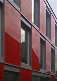 Kleben statt bohren: SikaTack Panel Klebesystem für vorgehängte hinterlüftete Fassadenplatten